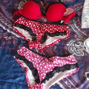 Brand new never been worn panties bra and sexy lin